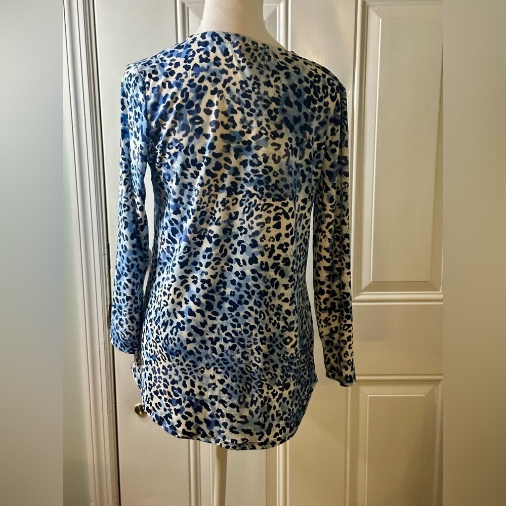 Jones New York Signature Animal Print Blouse. - Picture 4 of 5